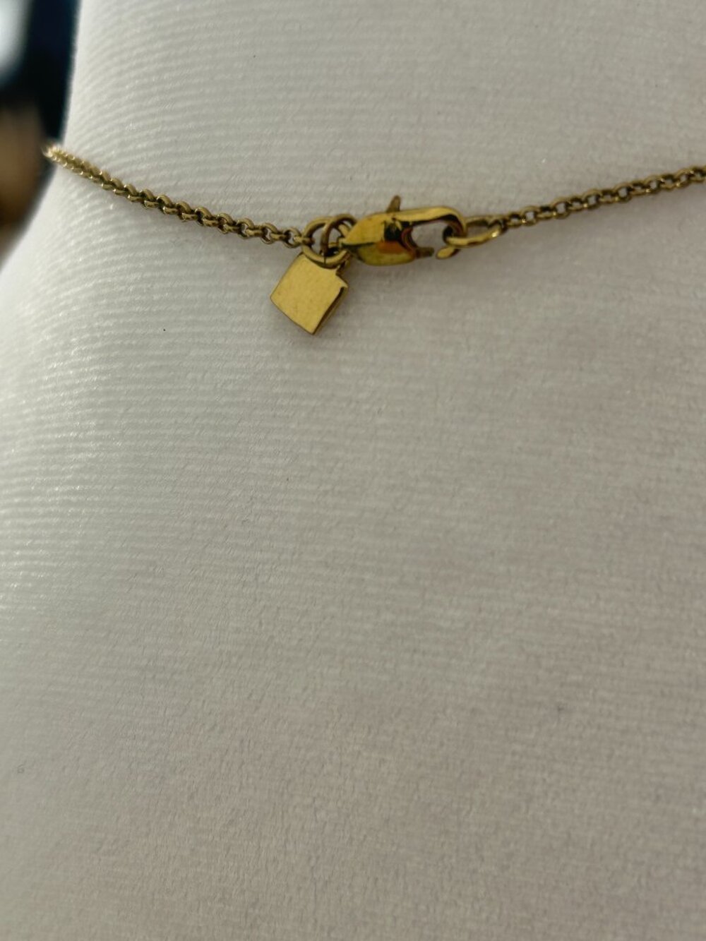 James MIchelle Pendant Necklace - Picture 4 of 4